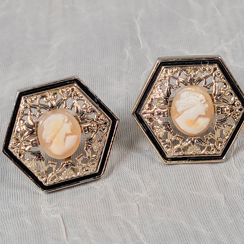 Swank Carved Shell Cameo Cuff Links Hexagon Filigree Gold Tone Vintage Style